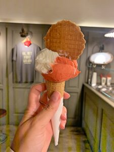 Un riquísimo cono de La Strega Nocciola
