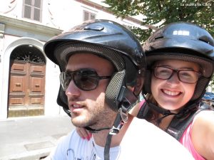 Alquilar una moto en Roma: selfie a bordo de la moto