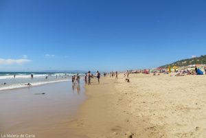 La playa 'fonta da telha' en la Costa da Caparica