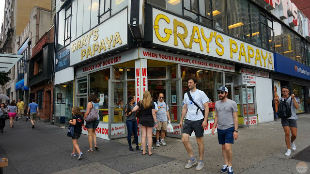 Dónde comer en Central Park y alrededores: Gray's Papaya
