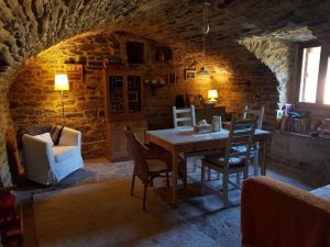 alojamiento rural ecológico en el Pirineo Aragonés: salas abovedadas de la casa