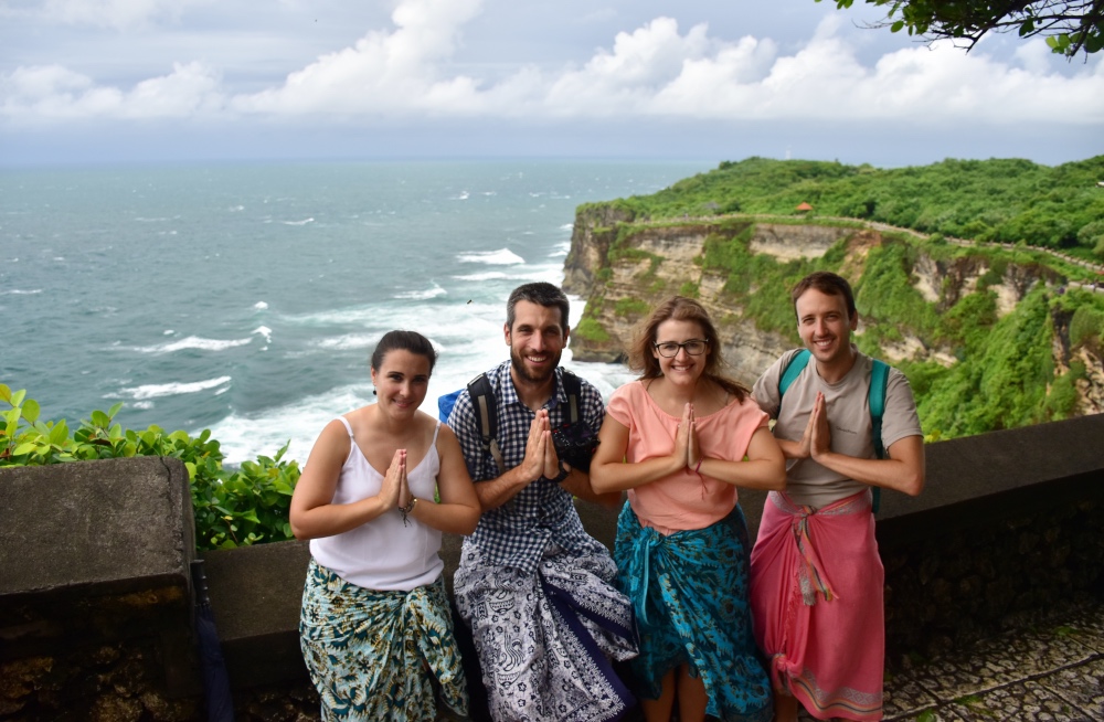Excursión al sur de Bali: Templo de Uluwatu con los chicos de Sin Parar de Viajar