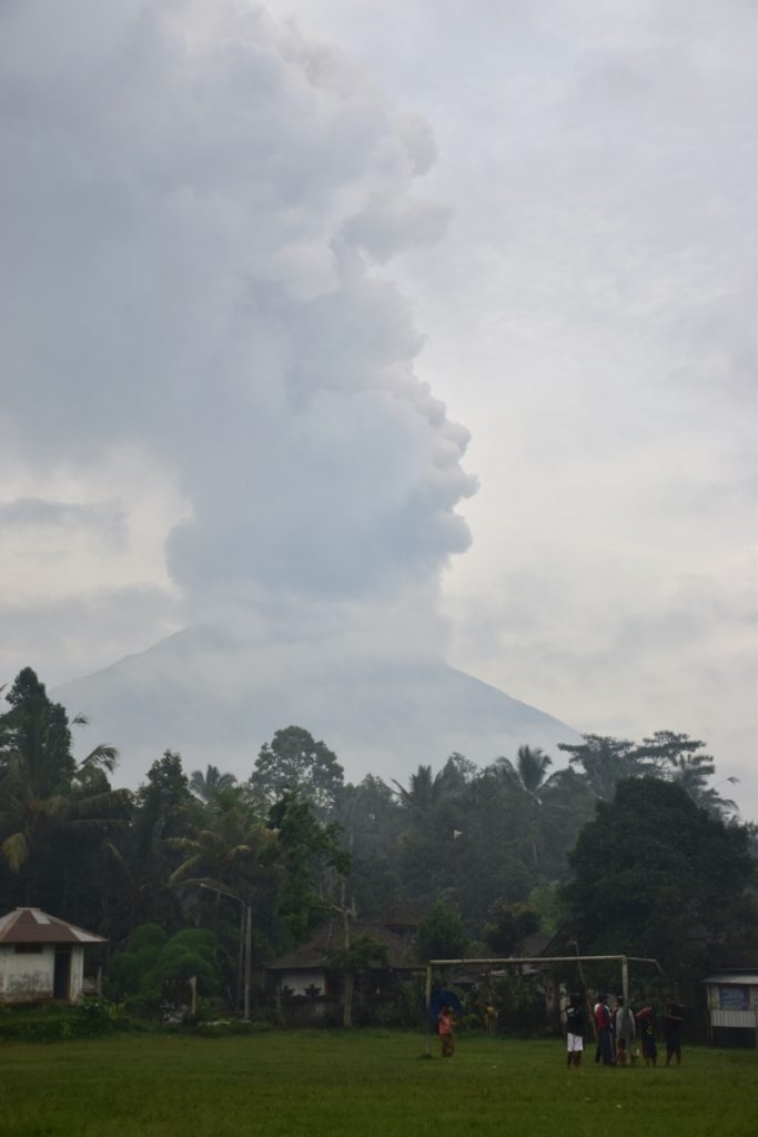 Seguro de viajes para Indonesia: volcán Agung