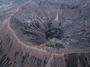 Parque Nacional del Bromo: el cráter del Bromo a vista de Dron
