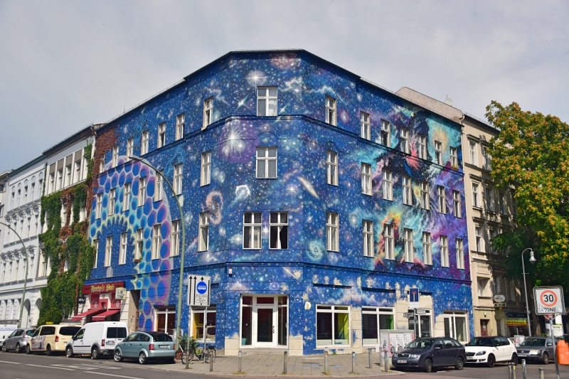 Los mejores grafitis de Berlín: universo de colores y estrellas