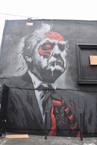 Qué hacer en Los Ángeles en 4 días: grafiti del presidente Trump en Melrose Avenue