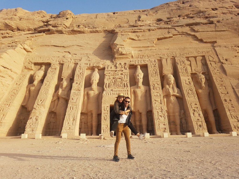 En Abu Simbel comprobando que es seguro viajar a Egipto