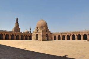 La mezquita de Ibn Tulun, una de las cosas que incluir en tu itinerario de 15 días a Egipto