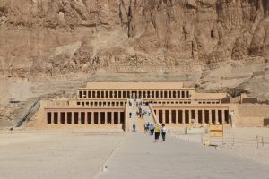 Contratar un crucero por el Nilo en Egipto: Templo de Hatshepsut