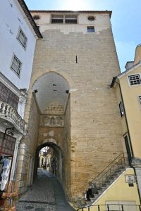 El arco y torre de Almedina