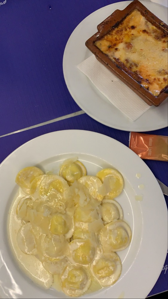 Dónde comer en Cadaqués - plato de pasta y lasaña