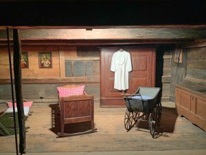 muebles en una habitación, cama, cuna