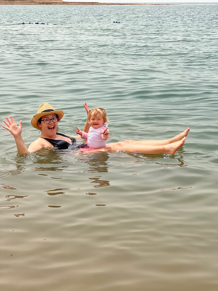 Con Lucía en el Mar Muerto, viajar a Jordania con bebé