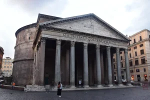 panteon de Roma al amanecer