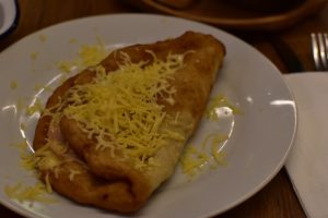 Lángos, uno de los platos típicos de la gastronomía húngara