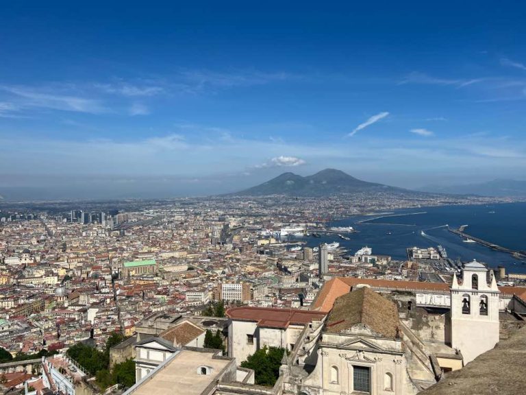 Las espectaculares vistas desde el Castel Sant'Elmo, algo imprescindible que ver en Nápoles