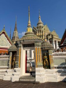 Paseando por un templo en Bangkok