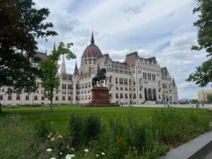 La plaza Kossuth Lajos en el Parlamento de Budapest