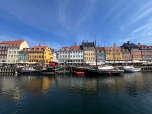 El puerto de Nyhavn, uno de los lugares que ver en Copenhague