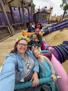 Atracción en Disneyland Paris con niños