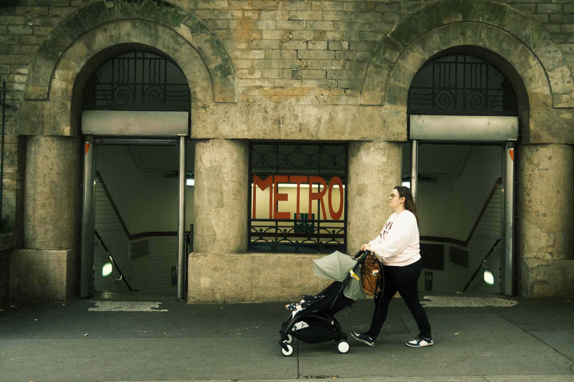 En el metro de Paris con niños