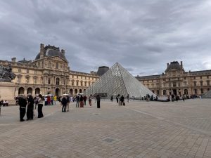 Museo del Louvre en Paris con niños